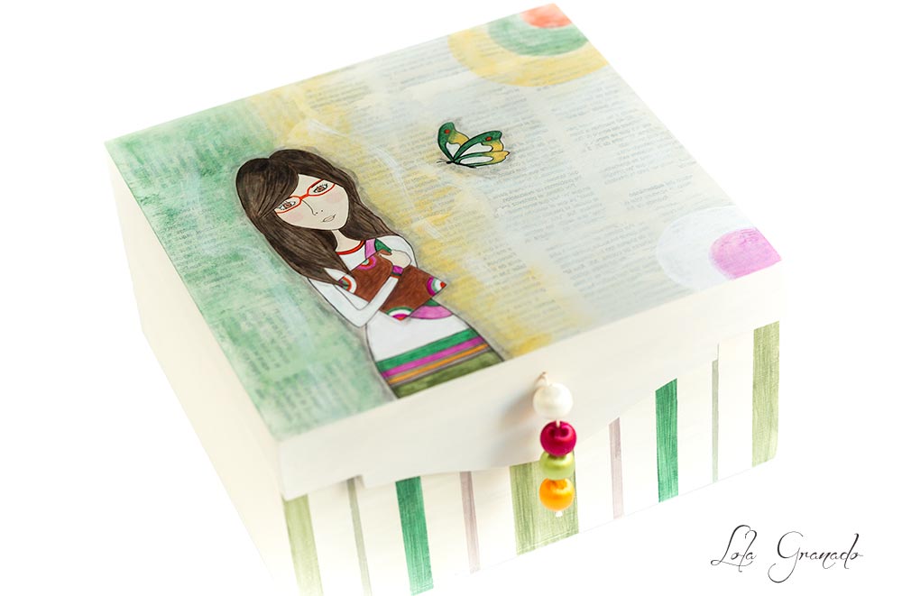 lg_20141224-Caja-muñeca-con-cuaderno-y-mariposa_04